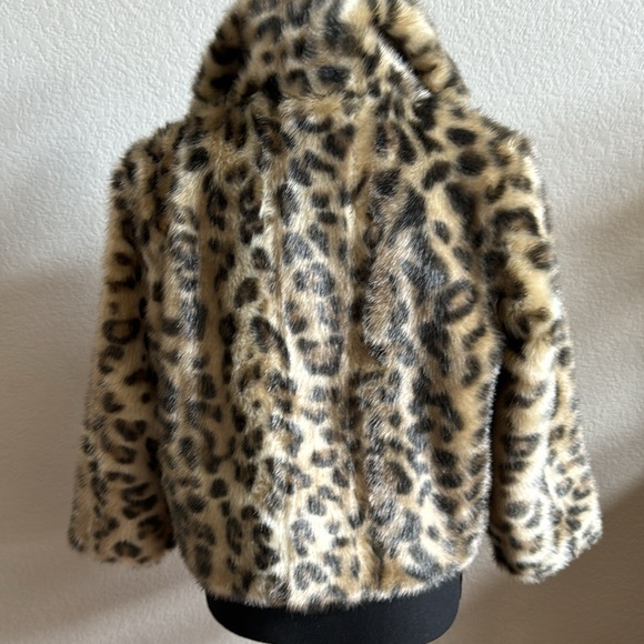 Cropped cheetah, faux fur jacket with pockets!! In excellent condition! - Picture 3 of 3